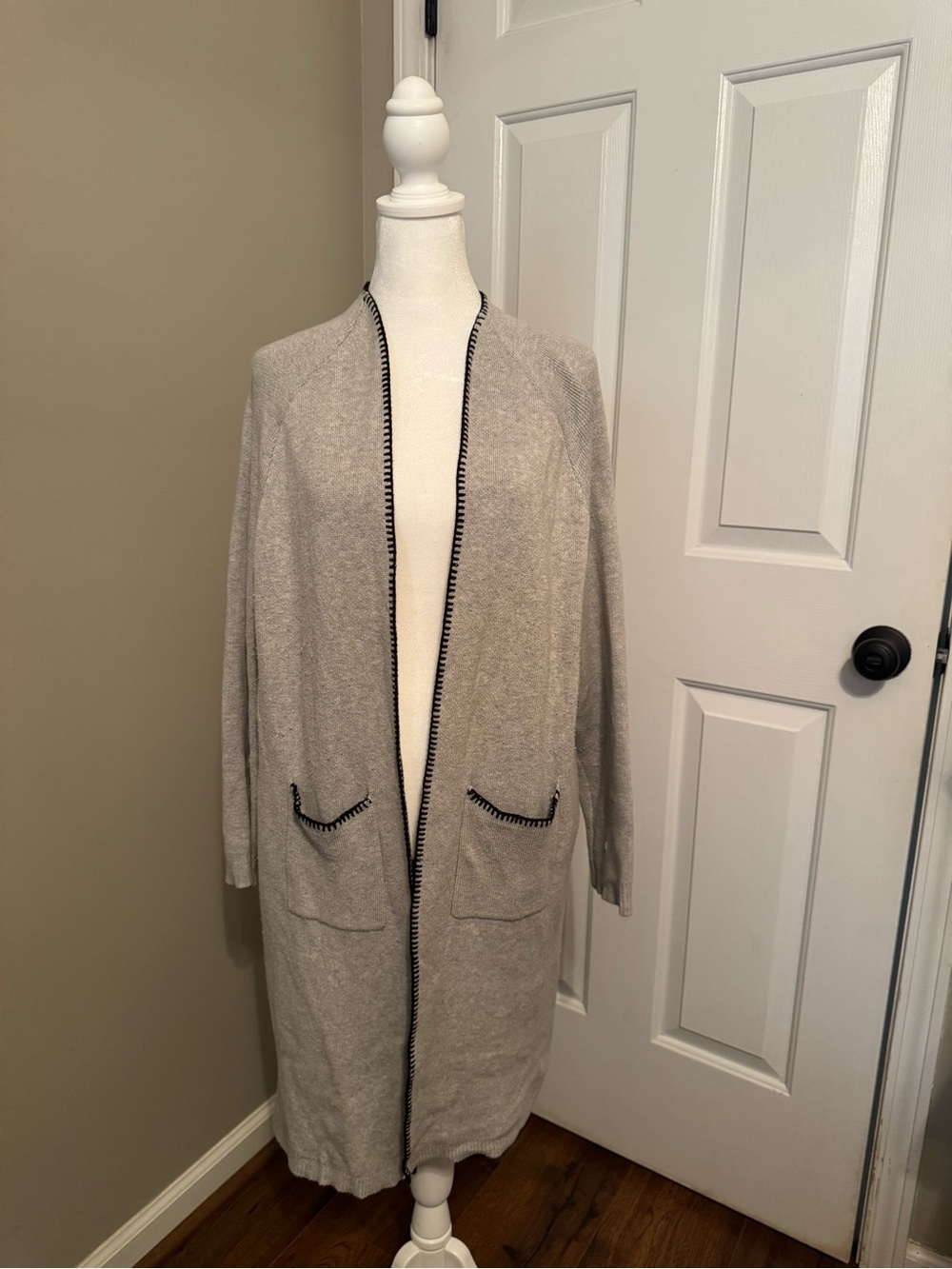 Stitch Fix Teeberry & Weave XL Gray Cardigan with Back Accent Stitching